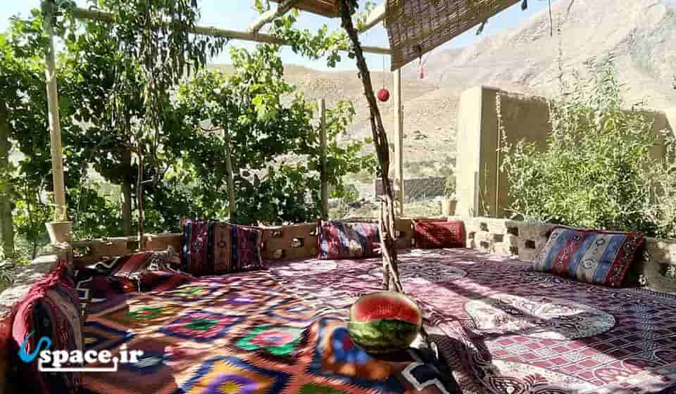 محوطه اقامتگاه بوم گردی خانه ماجون - کاشان- اصفهان